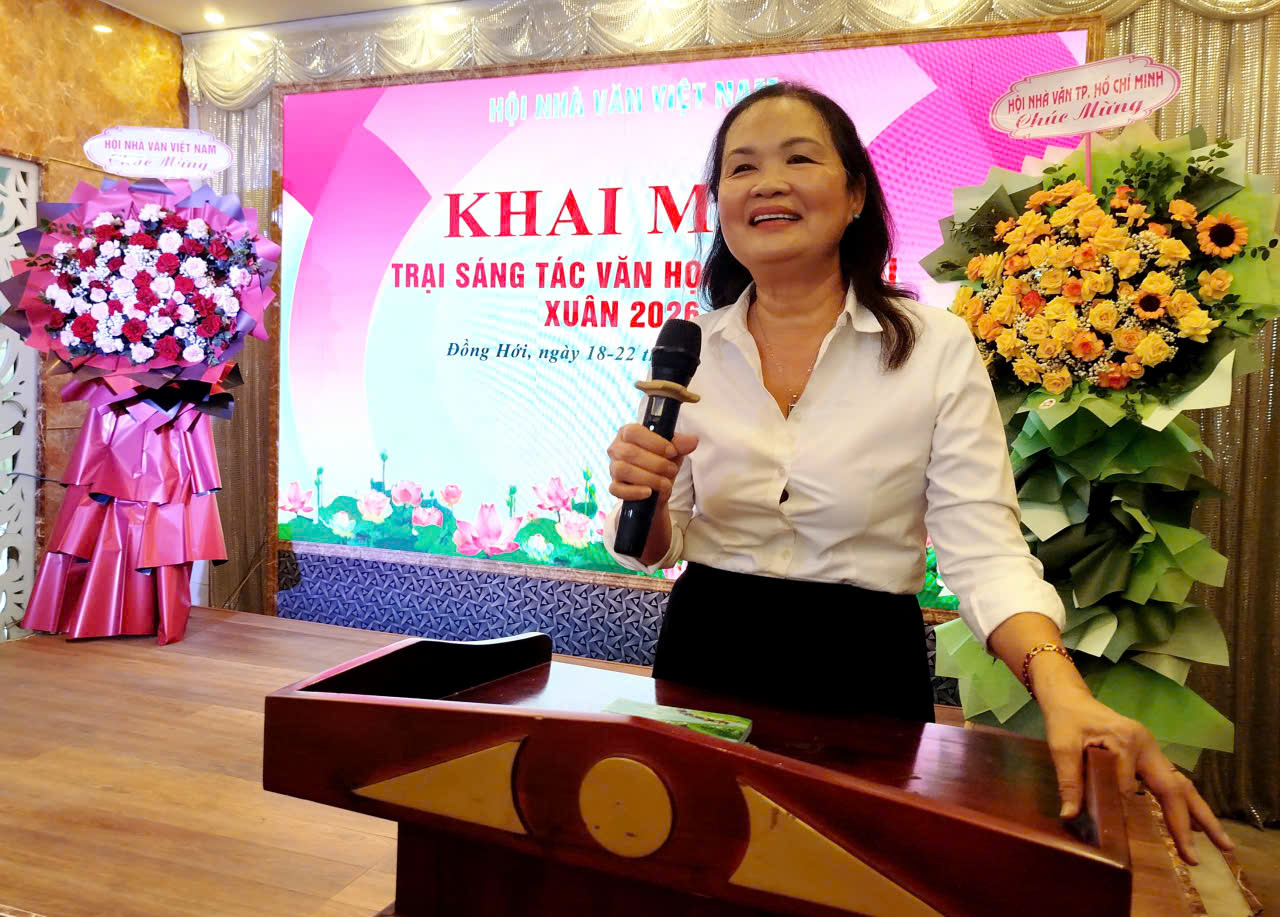 Nhà văn Trịnh Bích Ngân